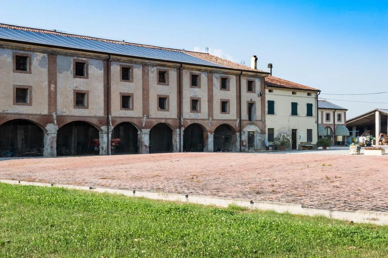 Agriturismo Lecolombare ノガローレ・ロッカ ファームステイ