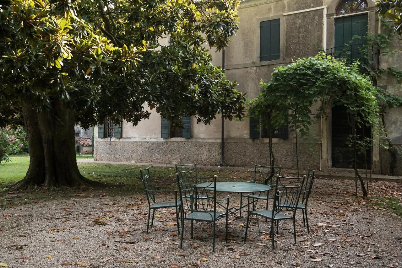 Agriturismo Lecolombare نوغارول روكّا إيطاليا