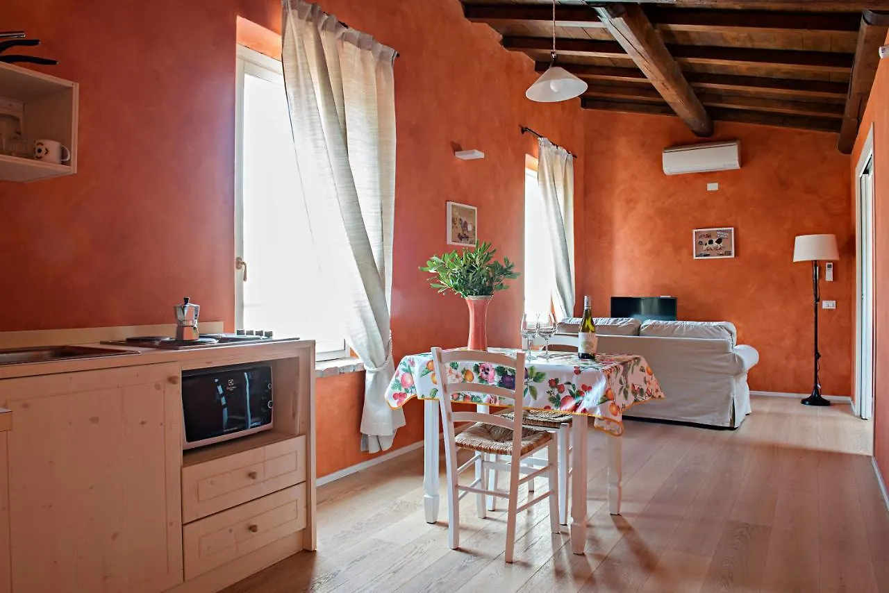 Agriturismo Lecolombare ノガローレ・ロッカ