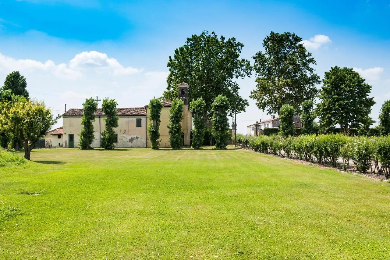 Agriturismo Lecolombare نوغارول روكّا مزرعة للإقامة