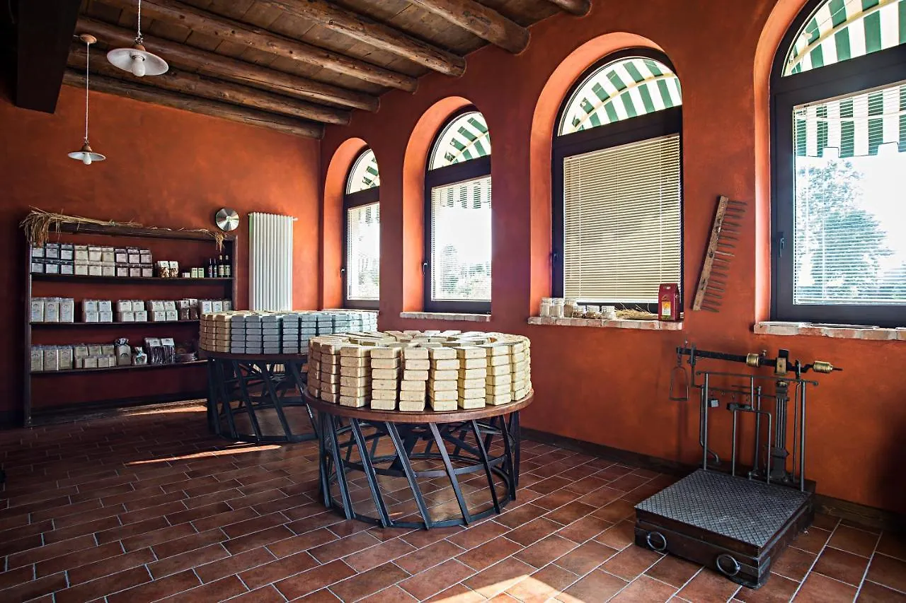 Agriturismo Lecolombare نوغارول روكّا 0*,  إيطاليا